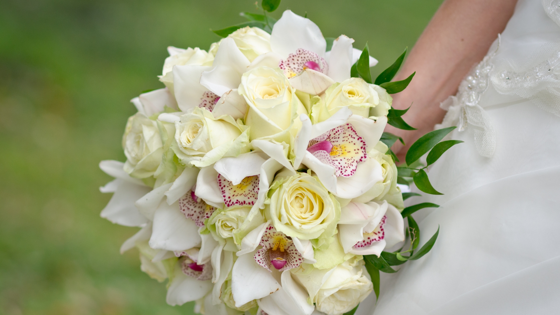 Букет невесты с орхидеями и розами